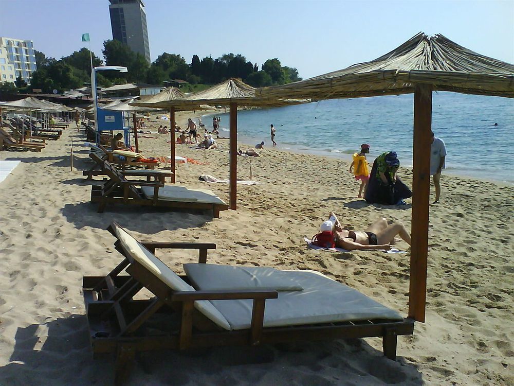 Villa Eden Golden Sands Esterno foto