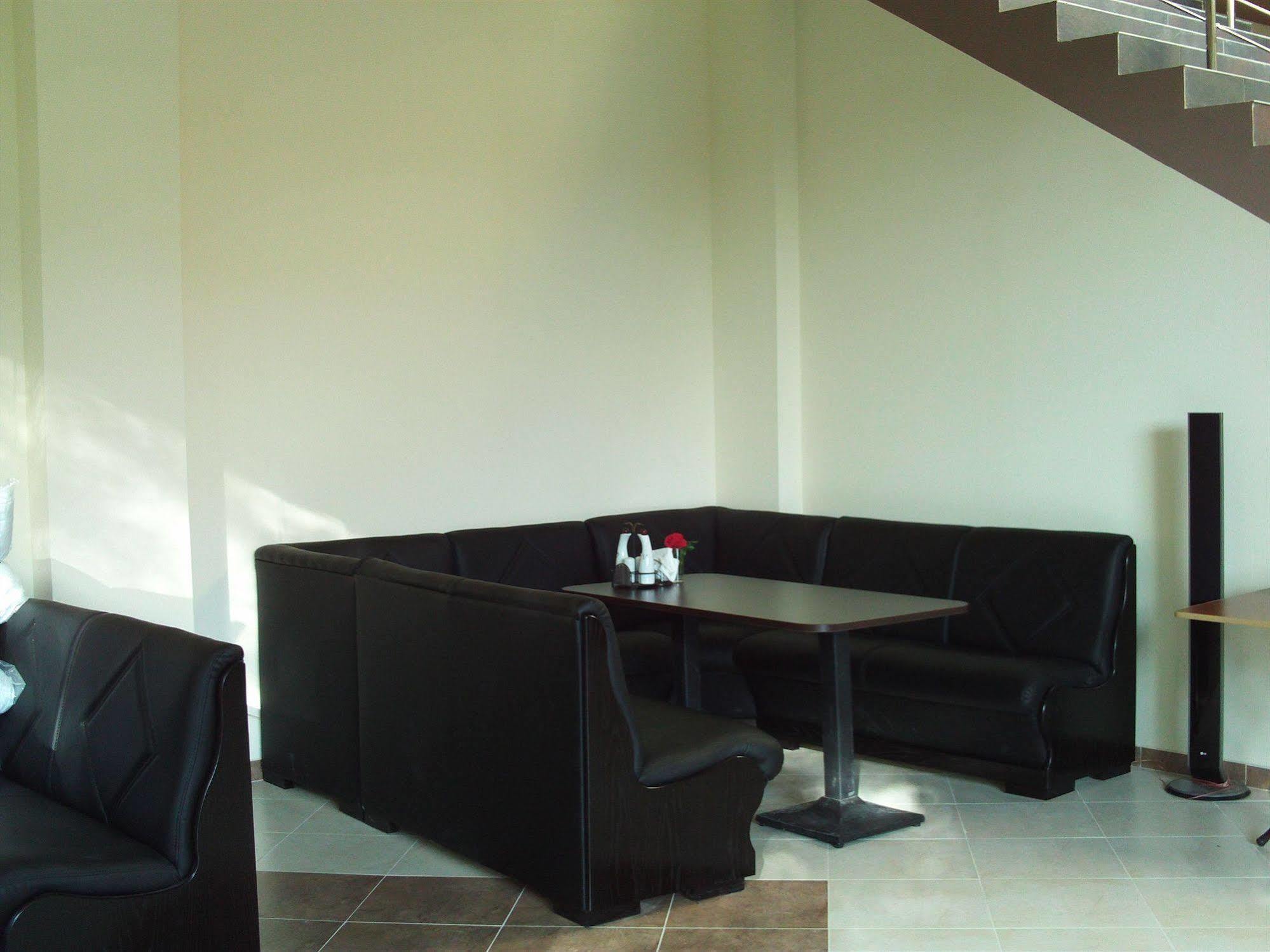Villa Eden Golden Sands Esterno foto
