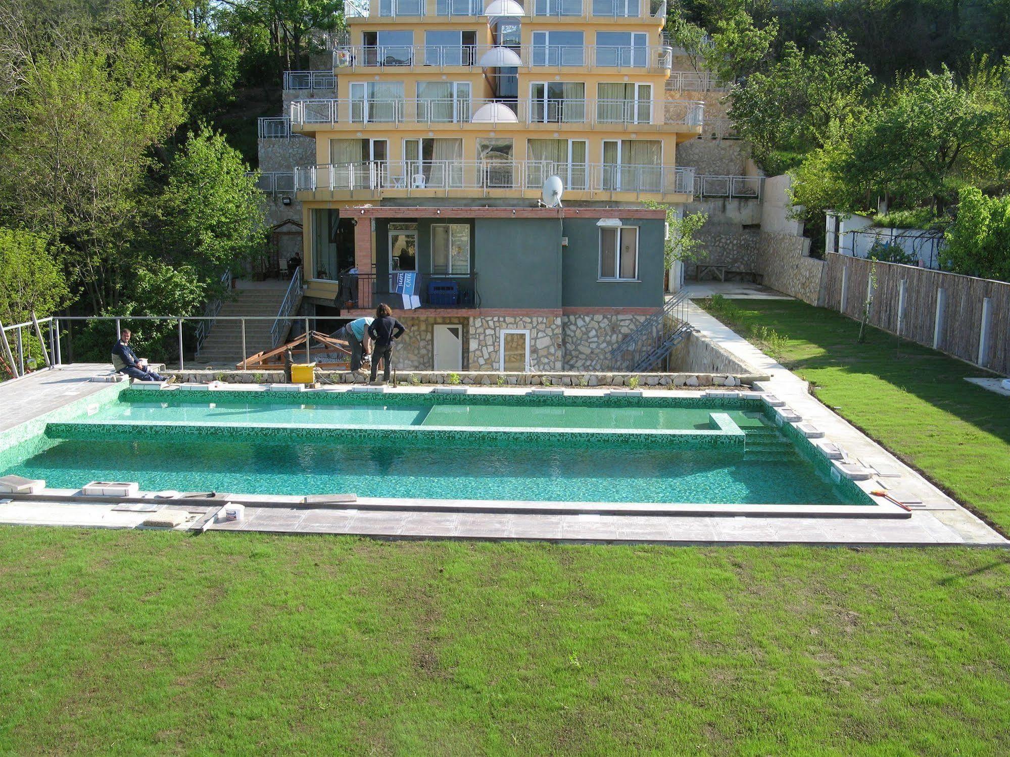 Villa Eden Golden Sands Esterno foto